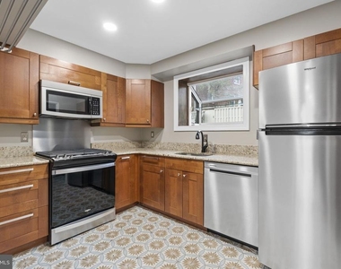 3742 Jason Avenue - Photo Thumbnail 6
