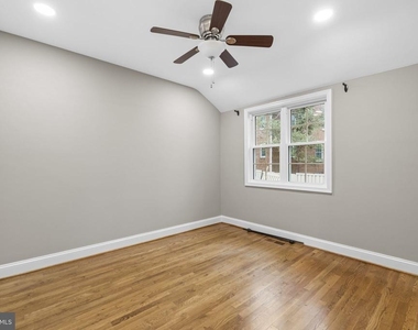 3742 Jason Avenue - Photo Thumbnail 10