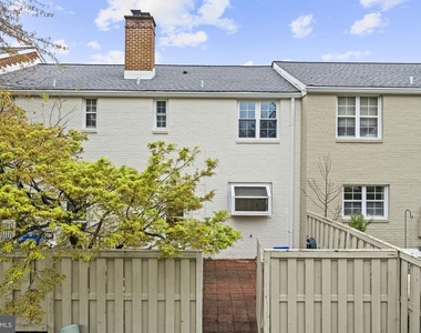 3742 Jason Avenue - Photo Thumbnail 3