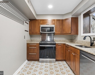3742 Jason Avenue - Photo Thumbnail 8