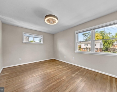 3930 Vermont Avenue - Photo Thumbnail 15