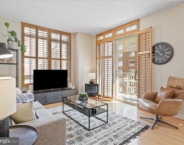 820 N Pollard Street - Photo Thumbnail 21