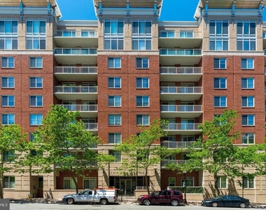 820 N Pollard Street - Photo Thumbnail 2