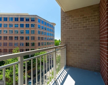 820 N Pollard Street - Photo Thumbnail 28