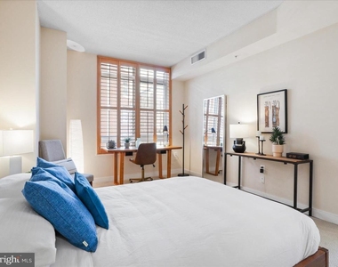 820 N Pollard Street - Photo Thumbnail 32