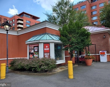1111 N Arlington Boulevard - Photo Thumbnail 11