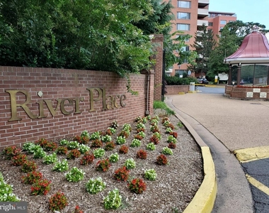 1111 N Arlington Boulevard - Photo Thumbnail 14