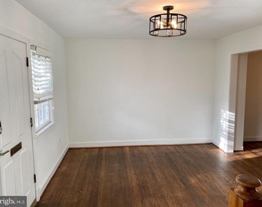 1047 N Monroe Street - Photo Thumbnail 2