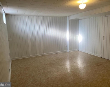 1047 N Monroe Street - Photo Thumbnail 15