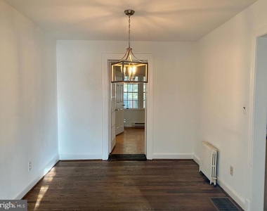 1047 N Monroe Street - Photo Thumbnail 3