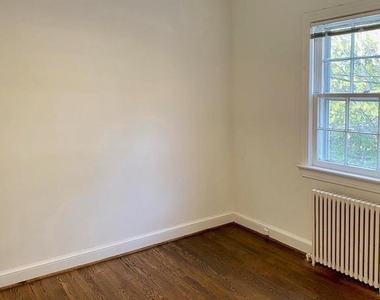 1047 N Monroe Street - Photo Thumbnail 12