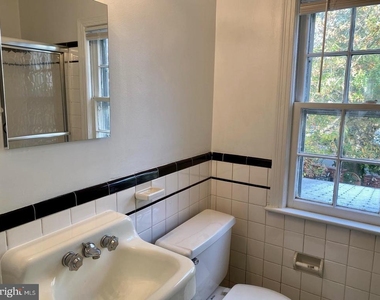 1047 N Monroe Street - Photo Thumbnail 14