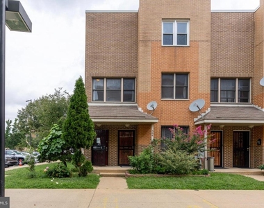 304 N 8th Street - Photo Thumbnail 1