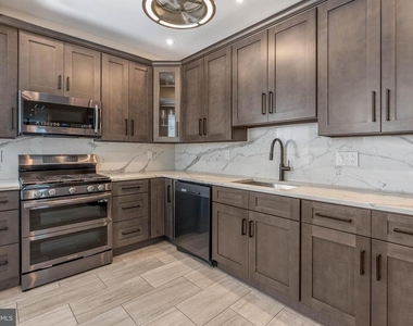 614 S 15th Street - Photo Thumbnail 2