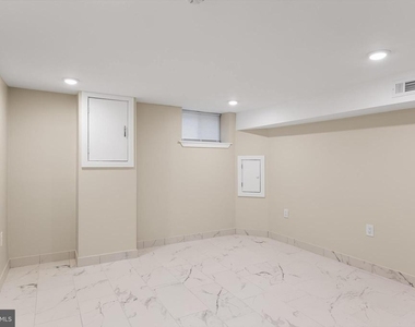 2445 S Rosewood Street - Photo Thumbnail 20