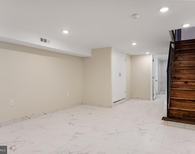 2445 S Rosewood Street - Photo Thumbnail 21