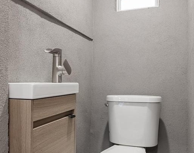 2445 S Rosewood Street - Photo Thumbnail 7