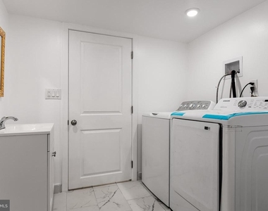 2445 S Rosewood Street - Photo Thumbnail 23