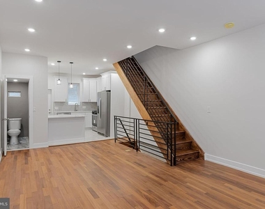 2445 S Rosewood Street - Photo Thumbnail 4