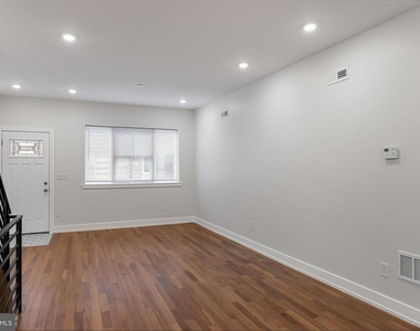 2445 S Rosewood Street - Photo Thumbnail 6