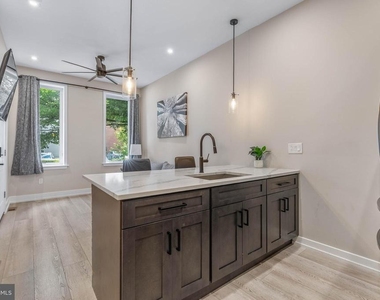 614 S 15th Street - Photo Thumbnail 1