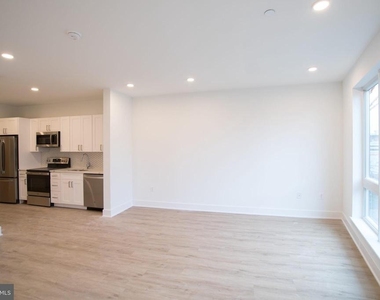1325 N Lee Street - Photo Thumbnail 7