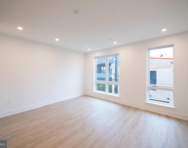 1325 N Lee Street - Photo Thumbnail 9