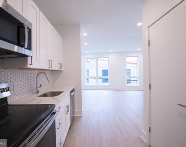 1325 N Lee Street - Photo Thumbnail 2