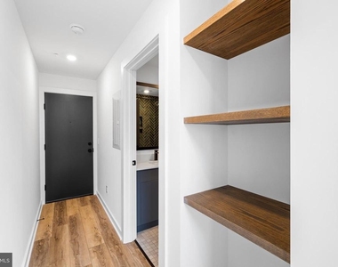17 Girard Avenue W - Photo Thumbnail 5