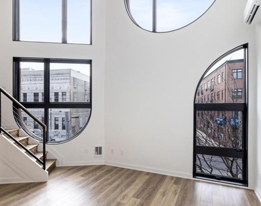 17 Girard Avenue W - Photo Thumbnail 3