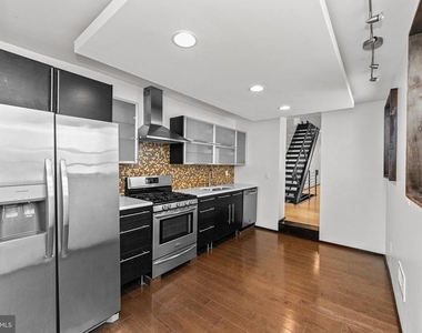 907 N 5th Street - Photo Thumbnail 9