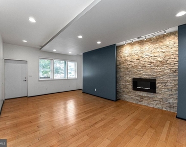 907 N 5th Street - Photo Thumbnail 4