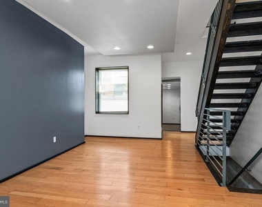 907 N 5th Street - Photo Thumbnail 6
