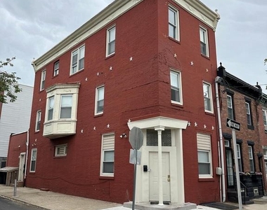 2621 E Thompson Street - Photo Thumbnail 1