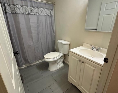 2621 E Thompson Street - Photo Thumbnail 4