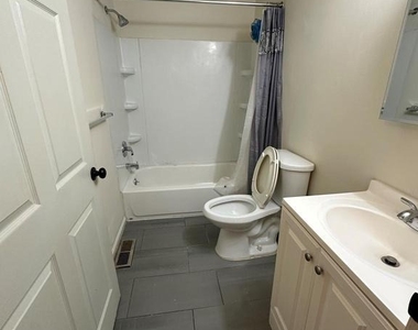 2621 E Thompson Street - Photo Thumbnail 5
