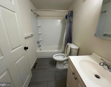2621 E Thompson Street - Photo Thumbnail 6