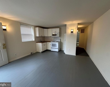 2621 E Thompson Street - Photo Thumbnail 10