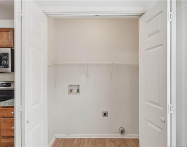 2305 Gray Goose Loop - Photo Thumbnail 8