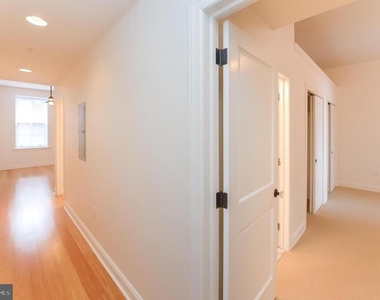 1518 Spruce Street - Photo Thumbnail 16