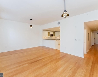 1518 Spruce Street - Photo Thumbnail 10