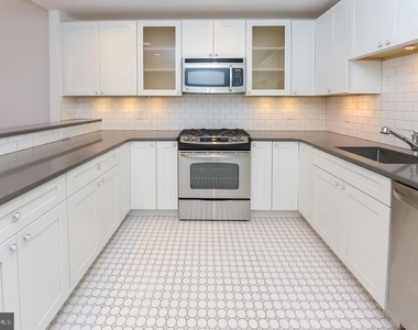 1518 Spruce Street - Photo Thumbnail 4