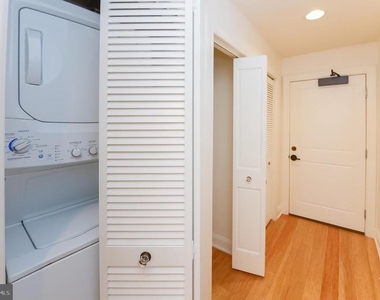 1518 Spruce Street - Photo Thumbnail 13