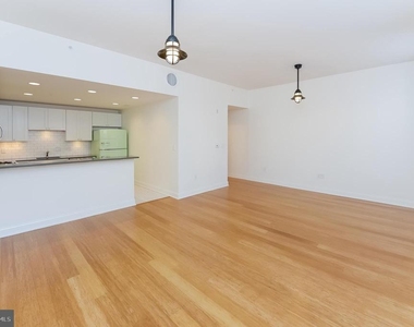 1518 Spruce Street - Photo Thumbnail 6