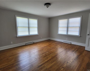 311 E 16th Street - Photo Thumbnail 5