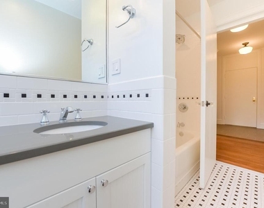 1520 Spruce Street - Photo Thumbnail 20