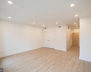 1325 N Lee Street - Photo Thumbnail 7