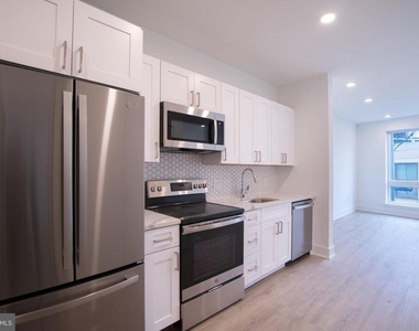 1325 N Lee Street - Photo Thumbnail 3