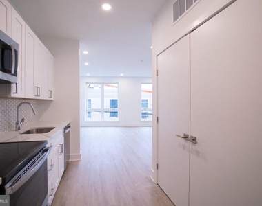 1325 N Lee Street - Photo Thumbnail 9