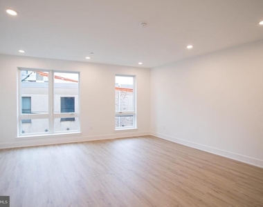 1325 N Lee Street - Photo Thumbnail 2